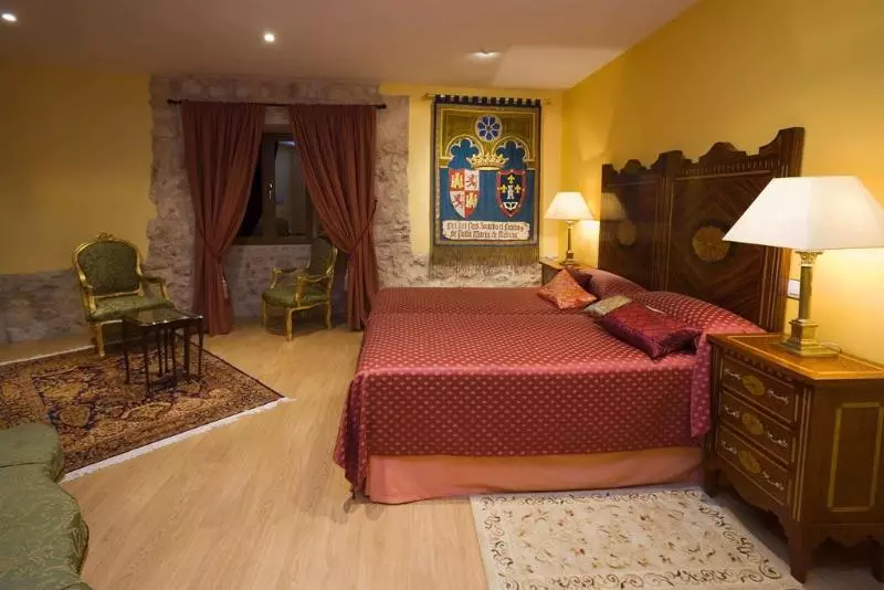 Hotel Residencia Real Del Castillo De Curiel