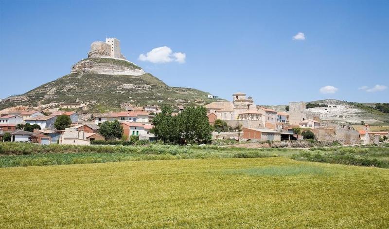 هتل Residencia Real Del Castillo De Curiel