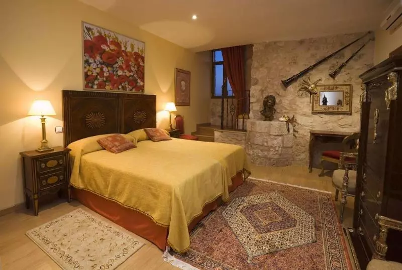 Hotel Residencia Real Del Castillo De Curiel