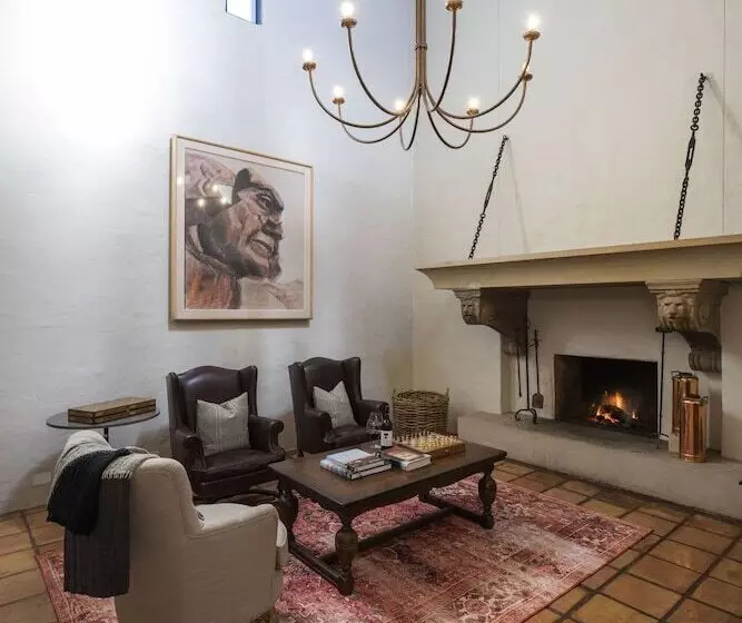 فندق Tower Lodge