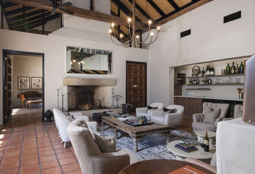 Отель Tower Lodge