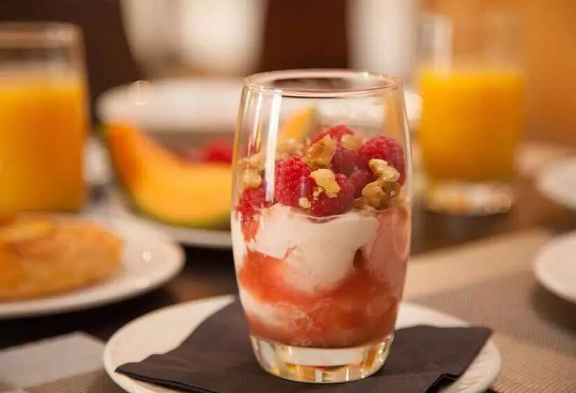 Отель Wine Country Motor Inn