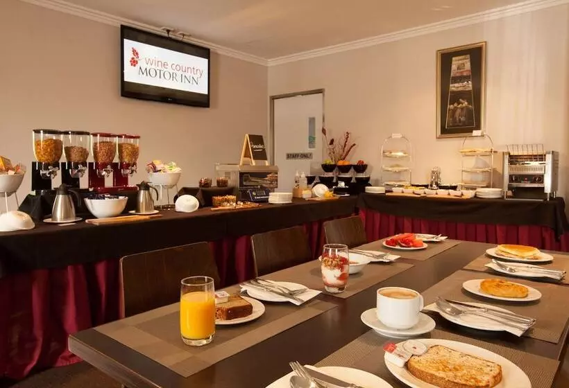 Отель Wine Country Motor Inn