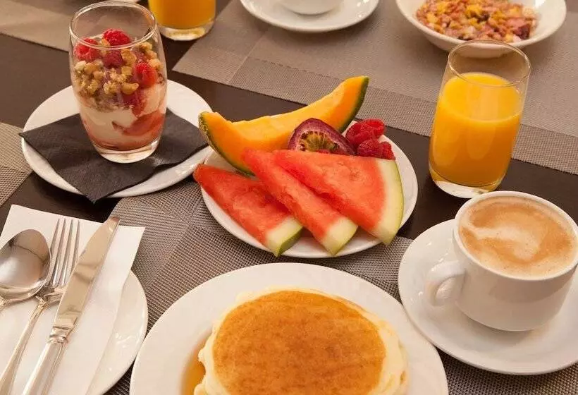 Отель Wine Country Motor Inn