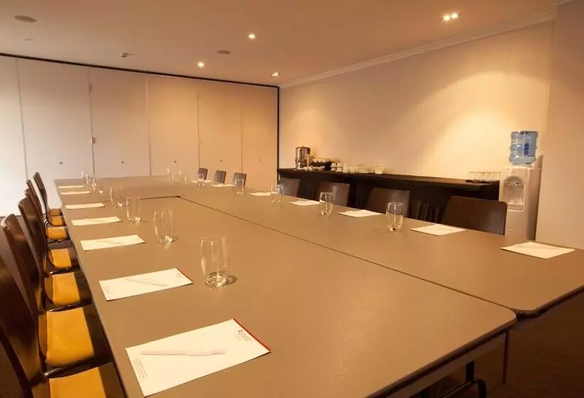 Отель Wine Country Motor Inn