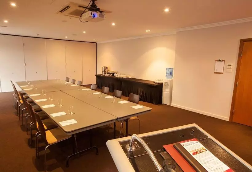 Отель Wine Country Motor Inn