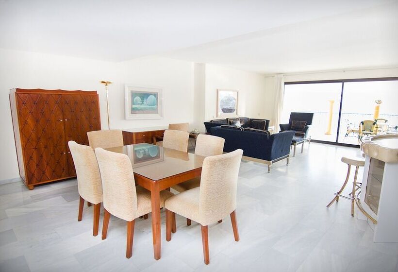 Park Plaza Suites Apartamentos