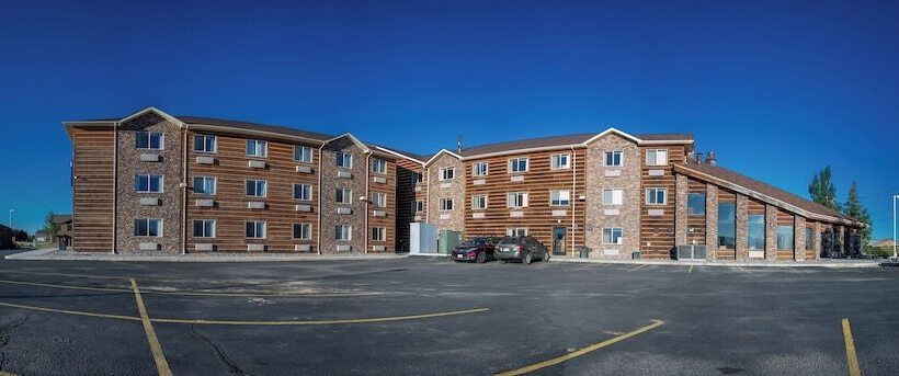 Pinedale Hotel & Suites