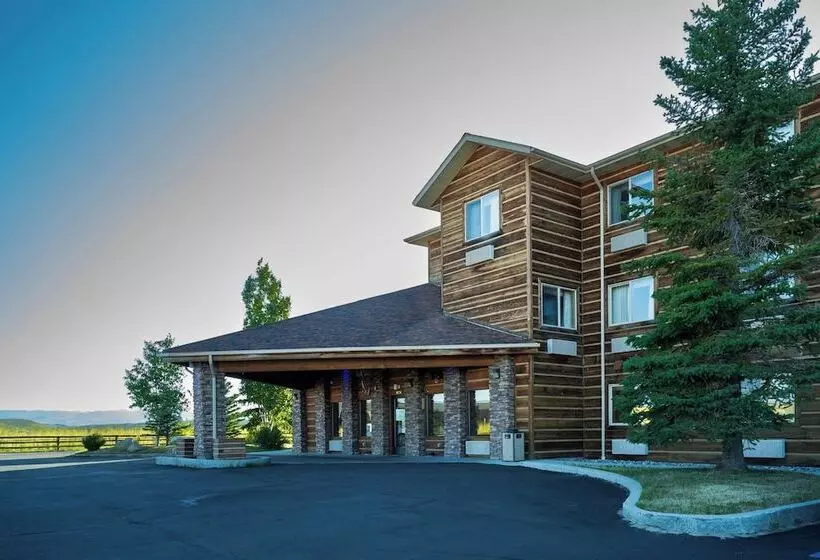 Pinedale Hotel & Suites