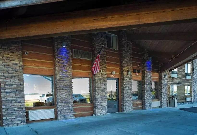 Pinedale Hotel & Suites