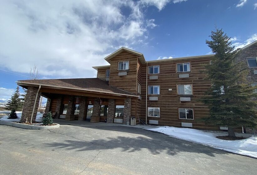 Pinedale Hotel & Suites