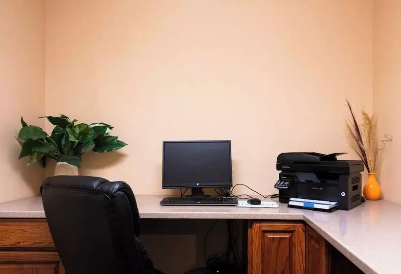 Pinedale Hotel & Suites