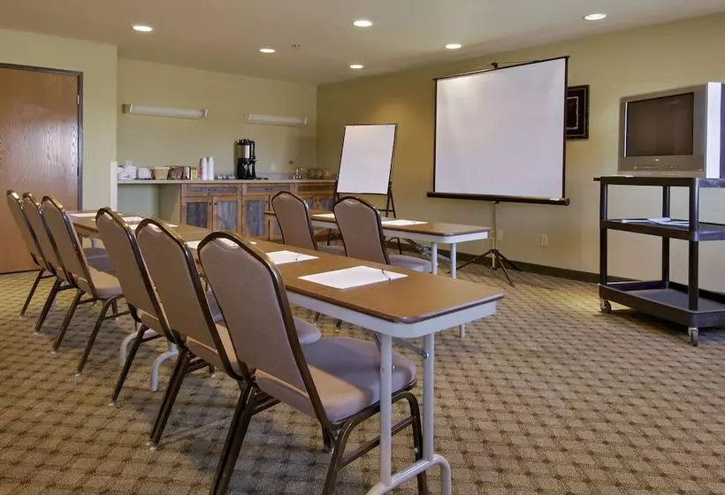 Pinedale Hotel & Suites