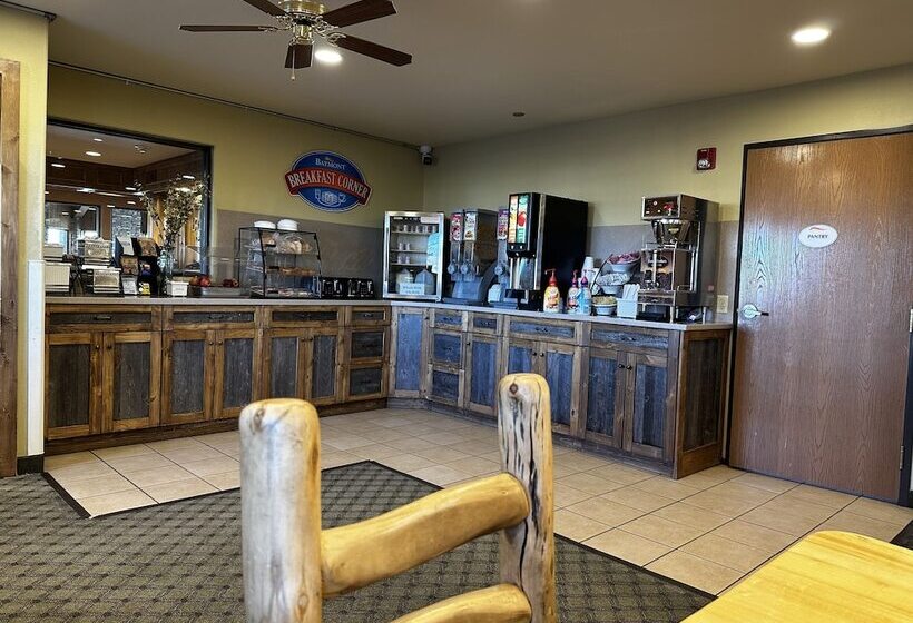 Pinedale Hotel & Suites