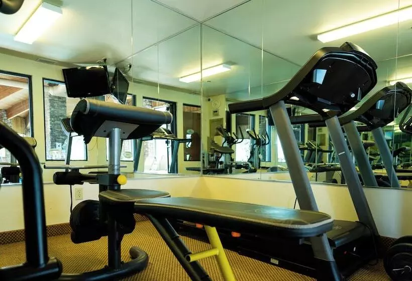 Pinedale Hotel & Suites