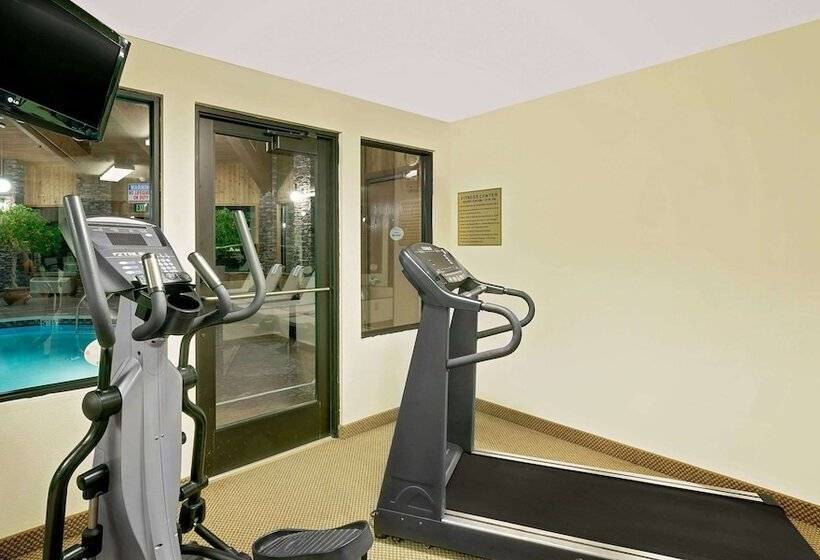 Pinedale Hotel & Suites