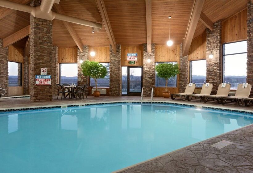 Pinedale Hotel & Suites