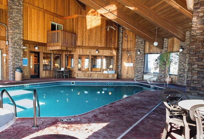 Pinedale Hotel & Suites