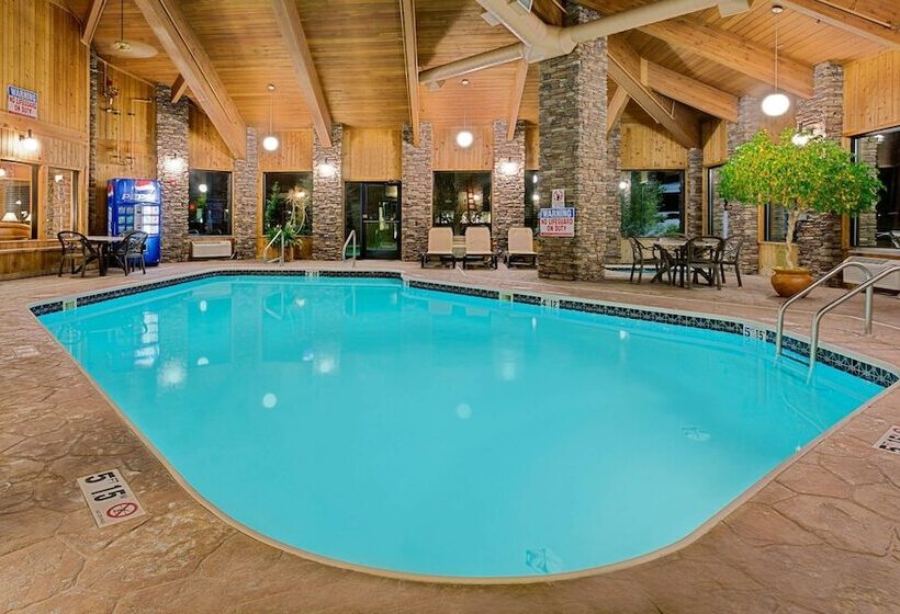 Pinedale Hotel & Suites