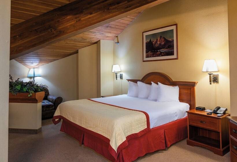 Pinedale Hotel & Suites