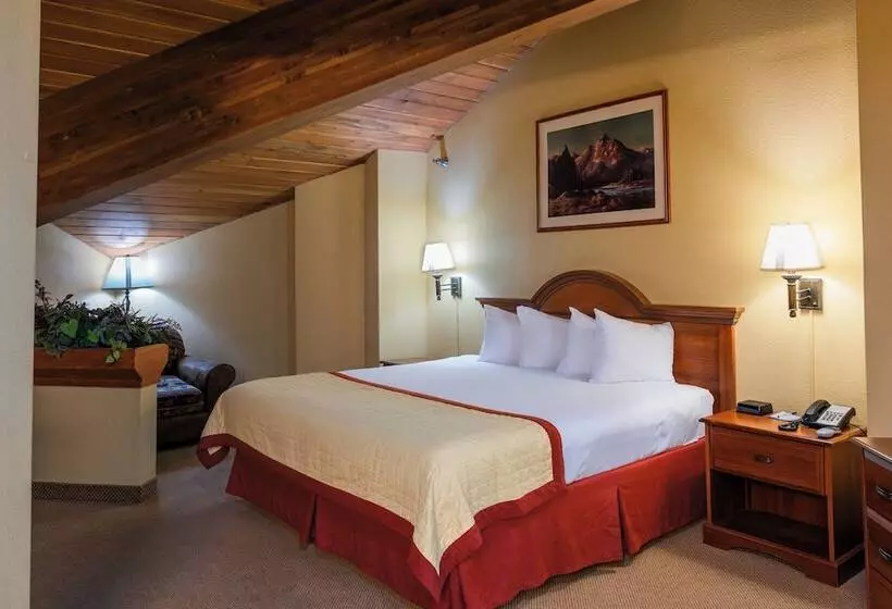 Pinedale Hotel & Suites