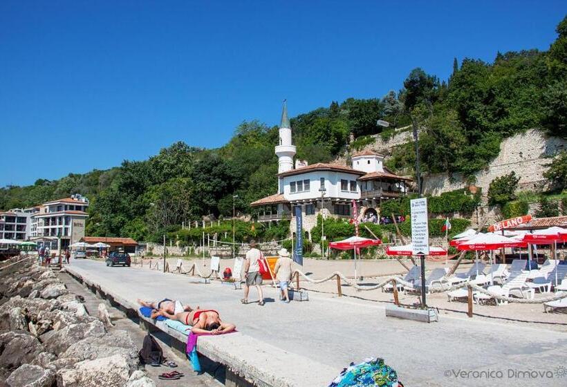 Bisser Hotel   Free Parking   Free Pool Access