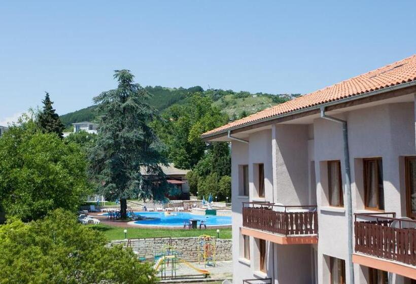 Bisser Hotel   Free Parking   Free Pool Access