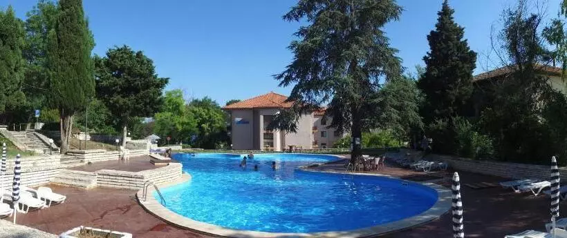 Bisser Hotel   Free Parking   Free Pool Access