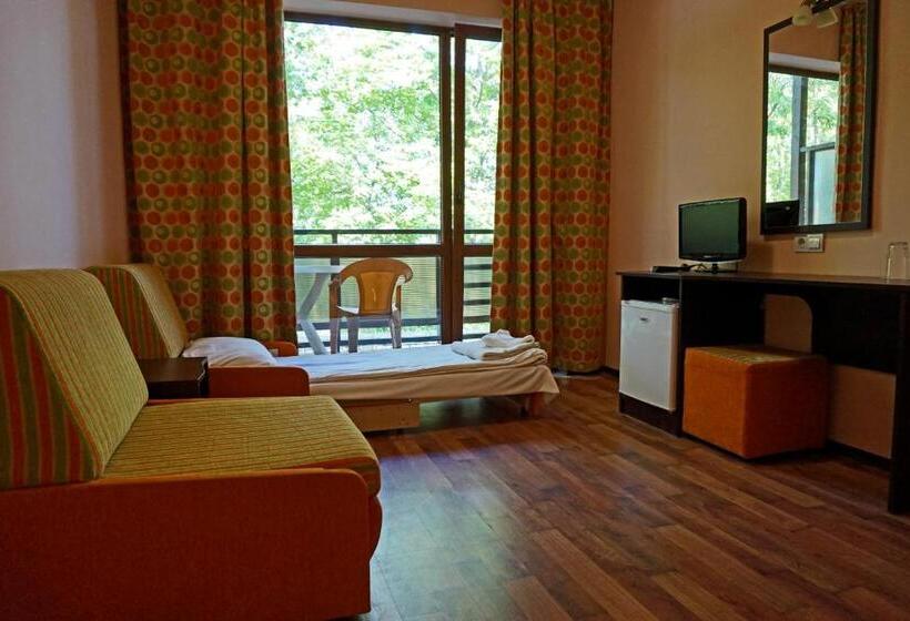 Bisser Hotel   Free Parking   Free Pool Access