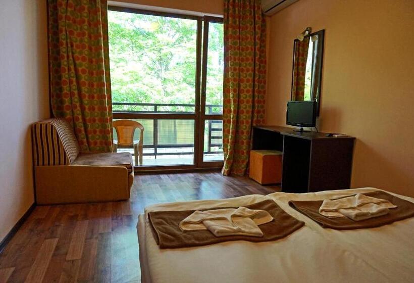 Bisser Hotel   Free Parking   Free Pool Access