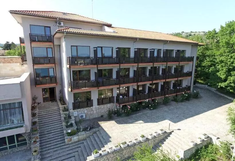 Bisser Hotel   Free Parking   Free Pool Access