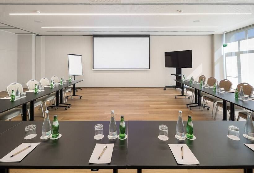 Crowne Plaza Caparica Lisbon