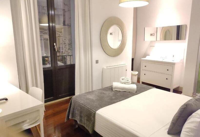 مسافرخانه Madrid House Rooms