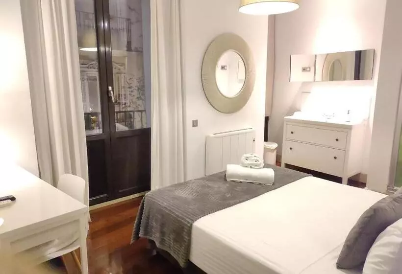 مسافرخانه Madrid House Rooms