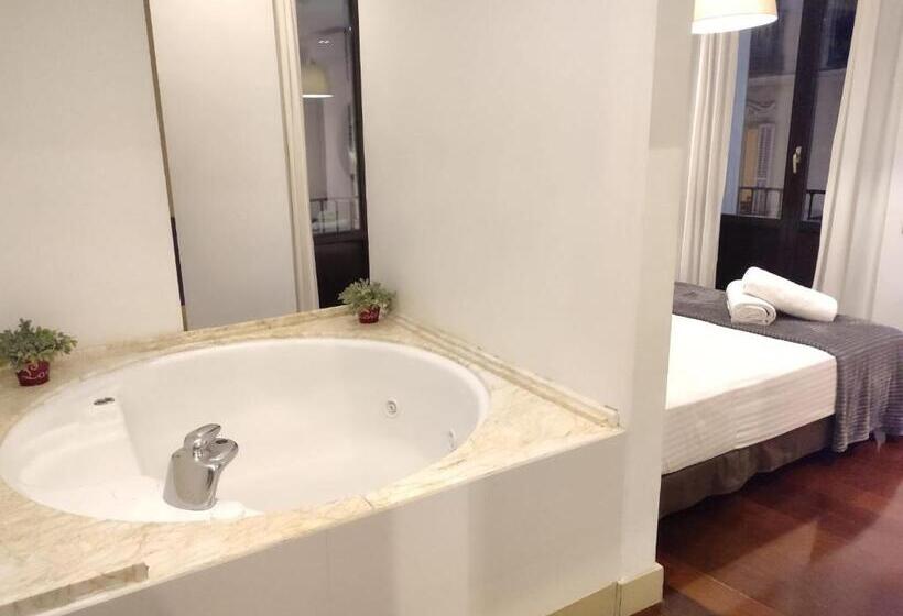 مسافرخانه Madrid House Rooms