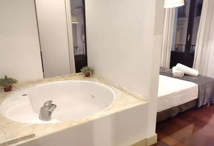 مسافرخانه Madrid House Rooms