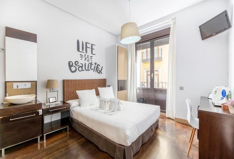 مسافرخانه Madrid House Rooms