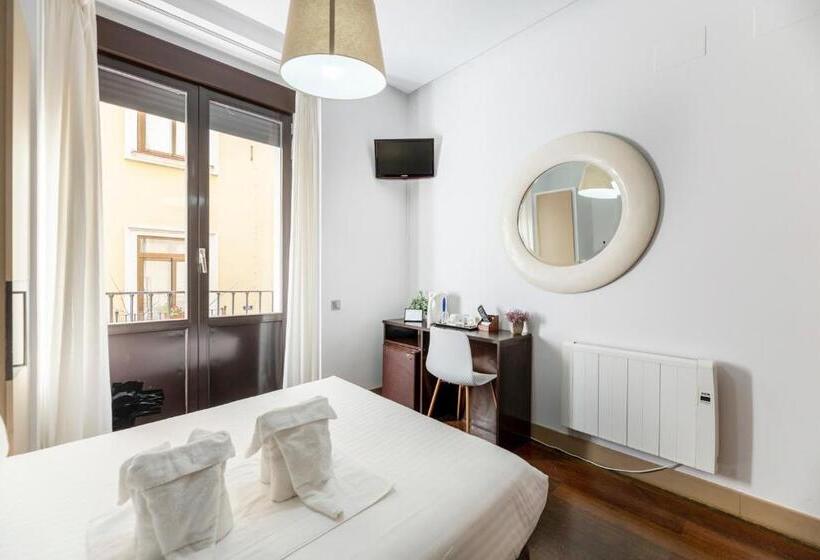 مسافرخانه Madrid House Rooms