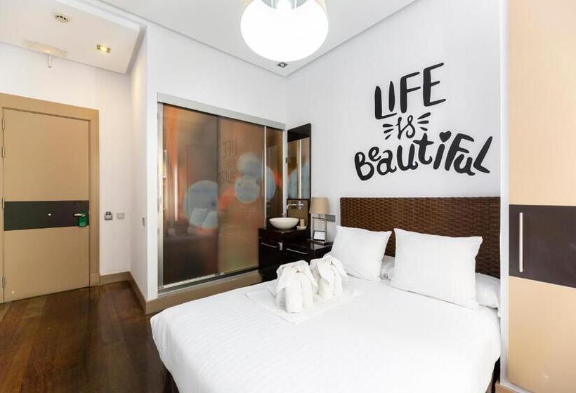 مسافرخانه Madrid House Rooms