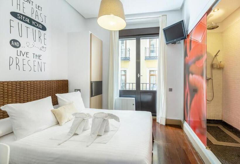 مسافرخانه Madrid House Rooms