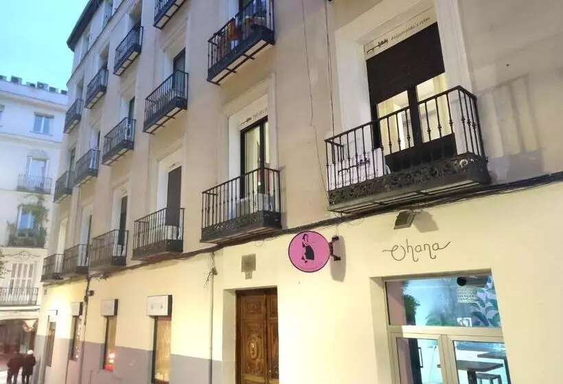 مسافرخانه Madrid House Rooms