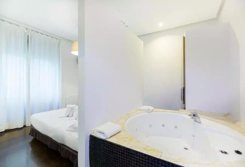 مسافرخانه Madrid House Rooms