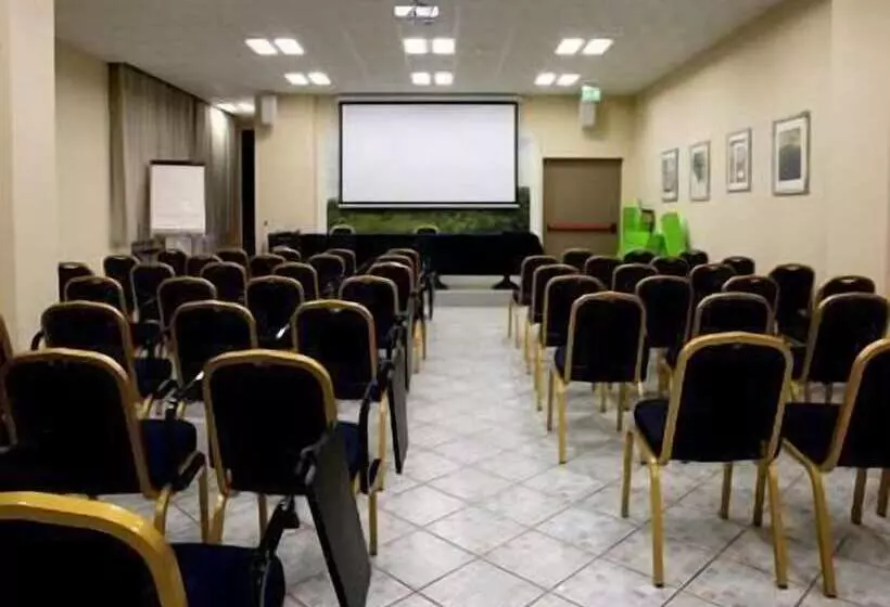 فندق Albergo Della Roccia