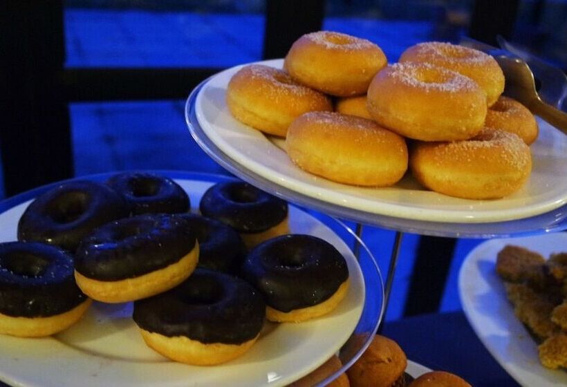 ホテル Albergo Della Roccia