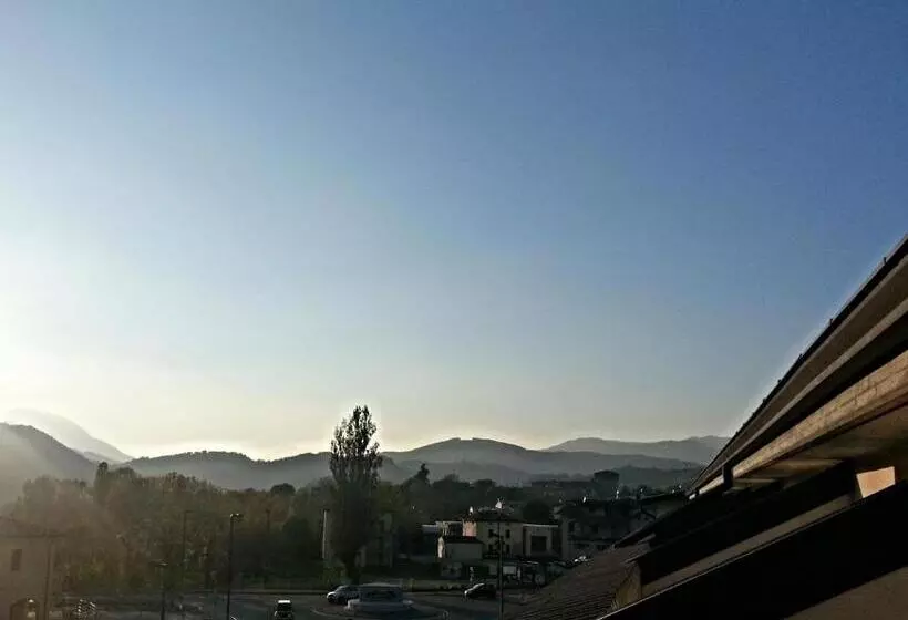 فندق Albergo Della Roccia