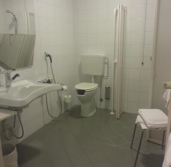 ホテル Albergo Della Roccia