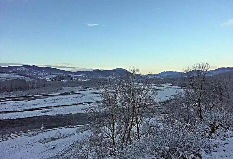 فندق Albergo Della Roccia