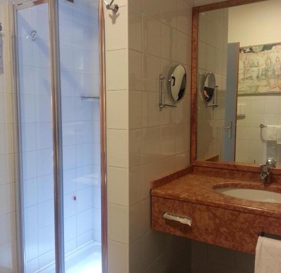 ホテル Albergo Della Roccia