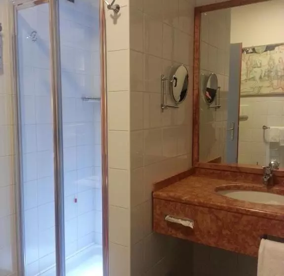 فندق Albergo Della Roccia