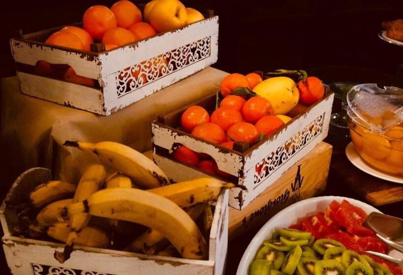 ホテル Albergo Della Roccia